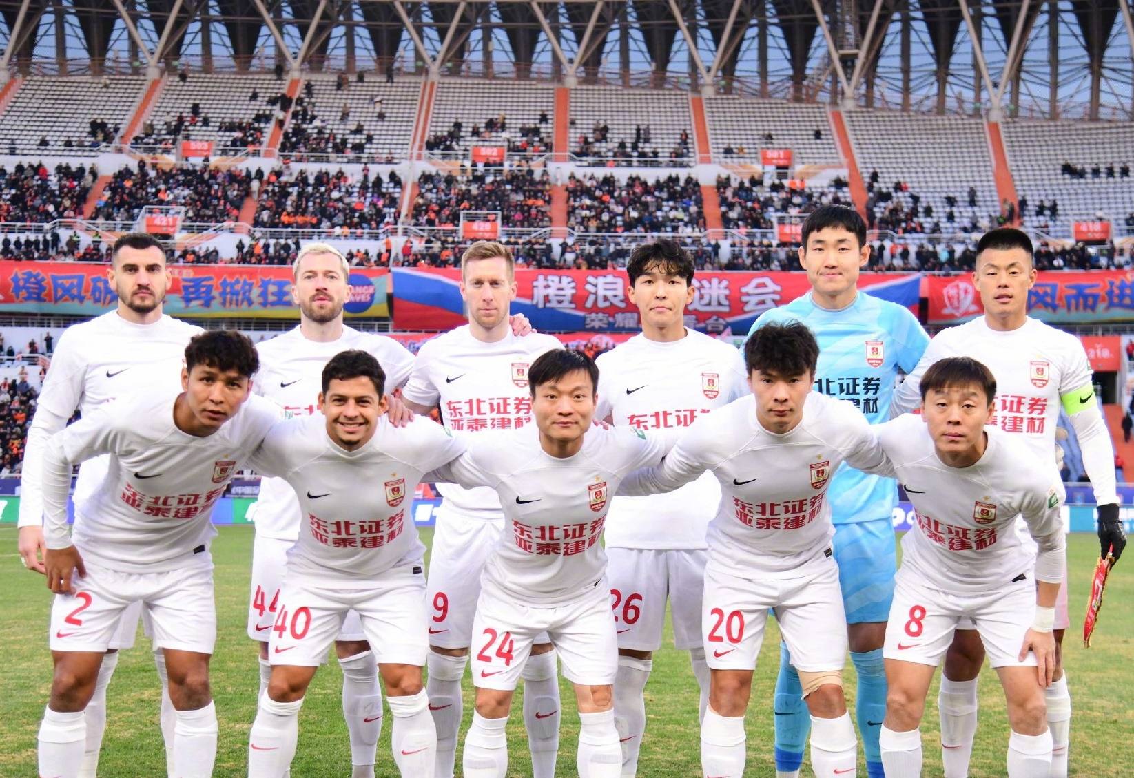 开云体育app-关于今晚CBA季后赛传出新动向；上海申花豪取连胜；高层表态：更衣室稳定；细节决定成败的信息